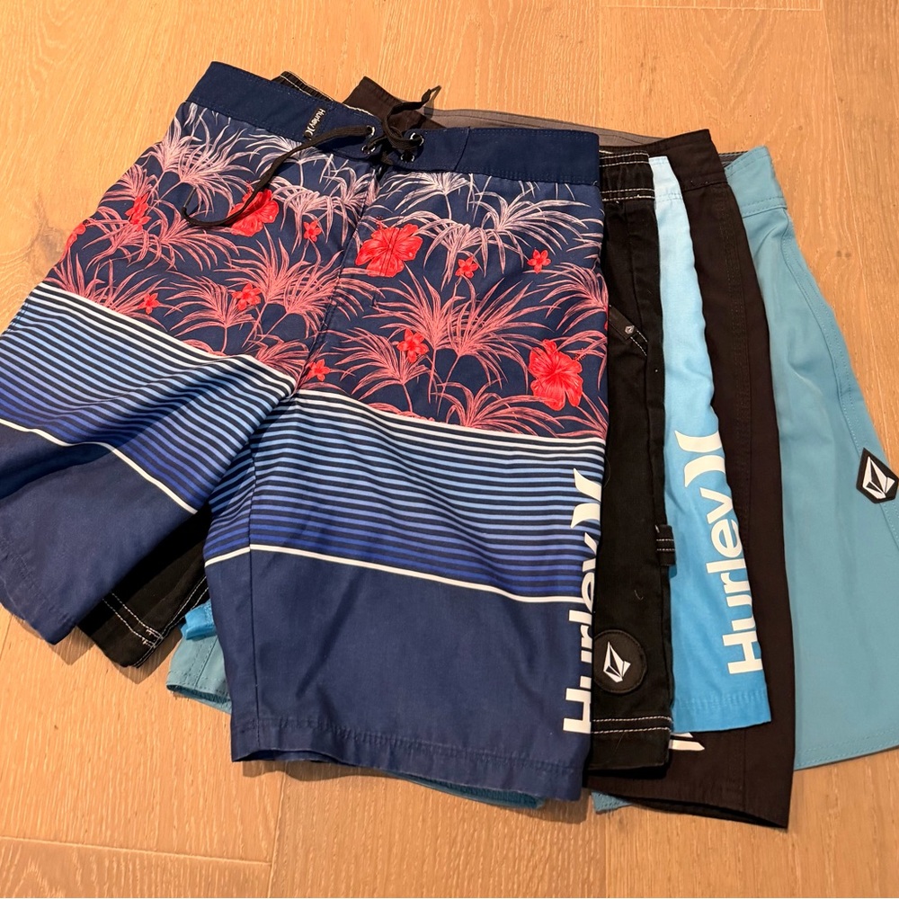 Hurley Men’s Navy Floral Stripe Boardshorts